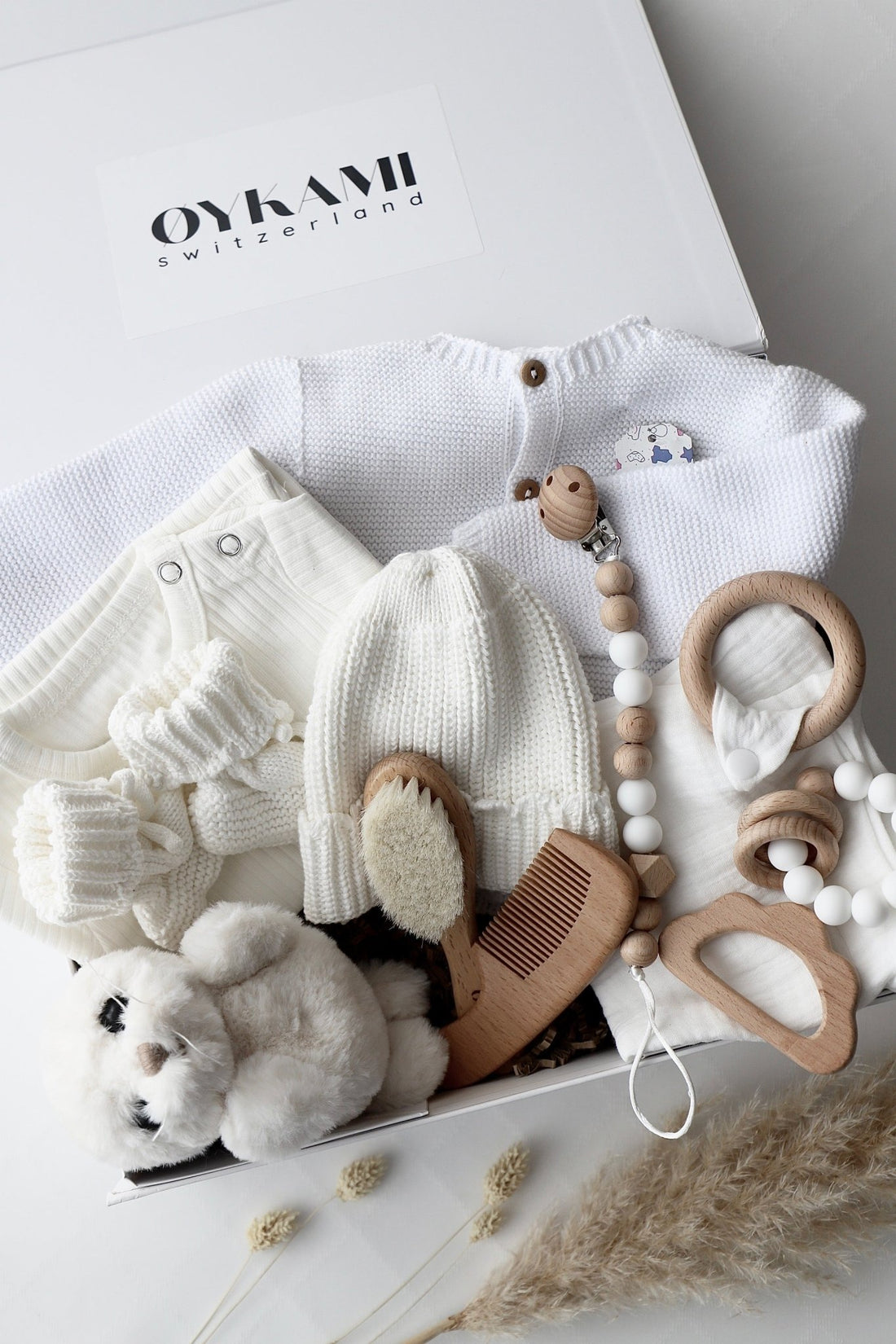 Baby Geschenkbox Weiss "Verona" Robbe Weiss - OYKAMI in a box