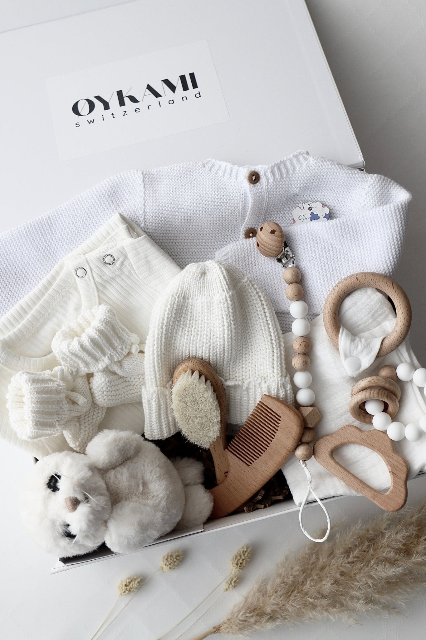 Baby Geschenkbox Weiss "Verona" Robbe Weiss - OYKAMI in a box