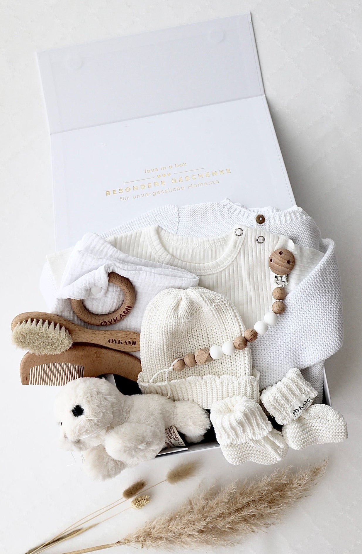 Baby Geschenkbox Weiss "Verona" Robbe Weiss - OYKAMI in a box