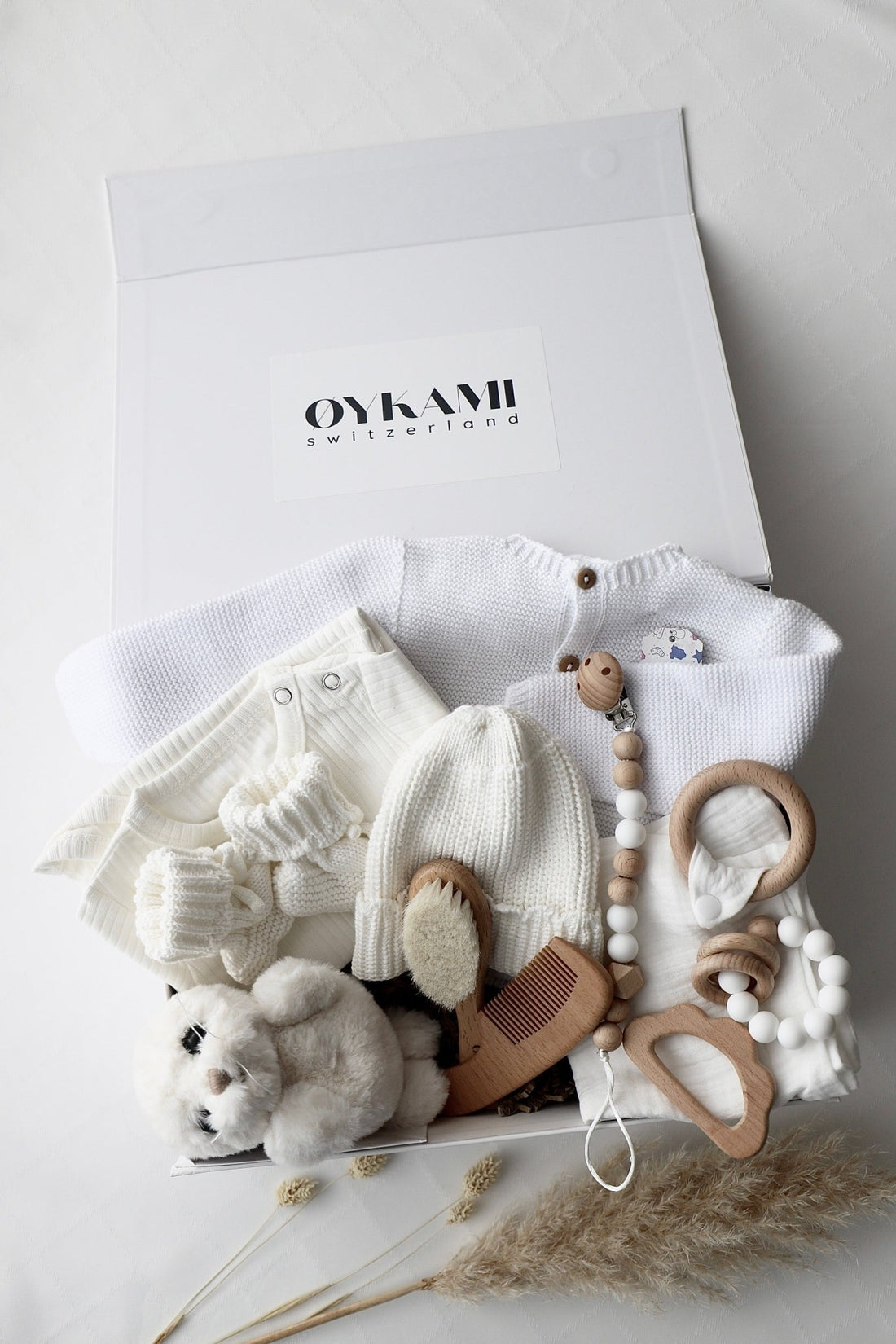 Baby Geschenkbox Weiss "Verona" Robbe Weiss - OYKAMI in a box