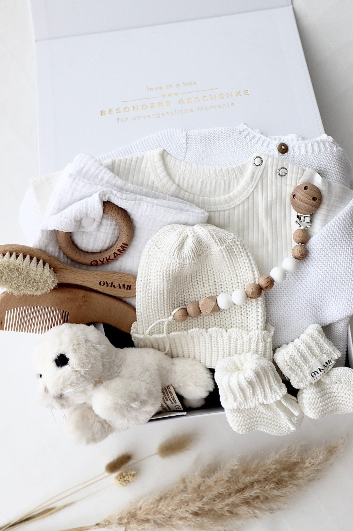 Baby Geschenkbox Weiss "Verona" Robbe Weiss - OYKAMI in a box