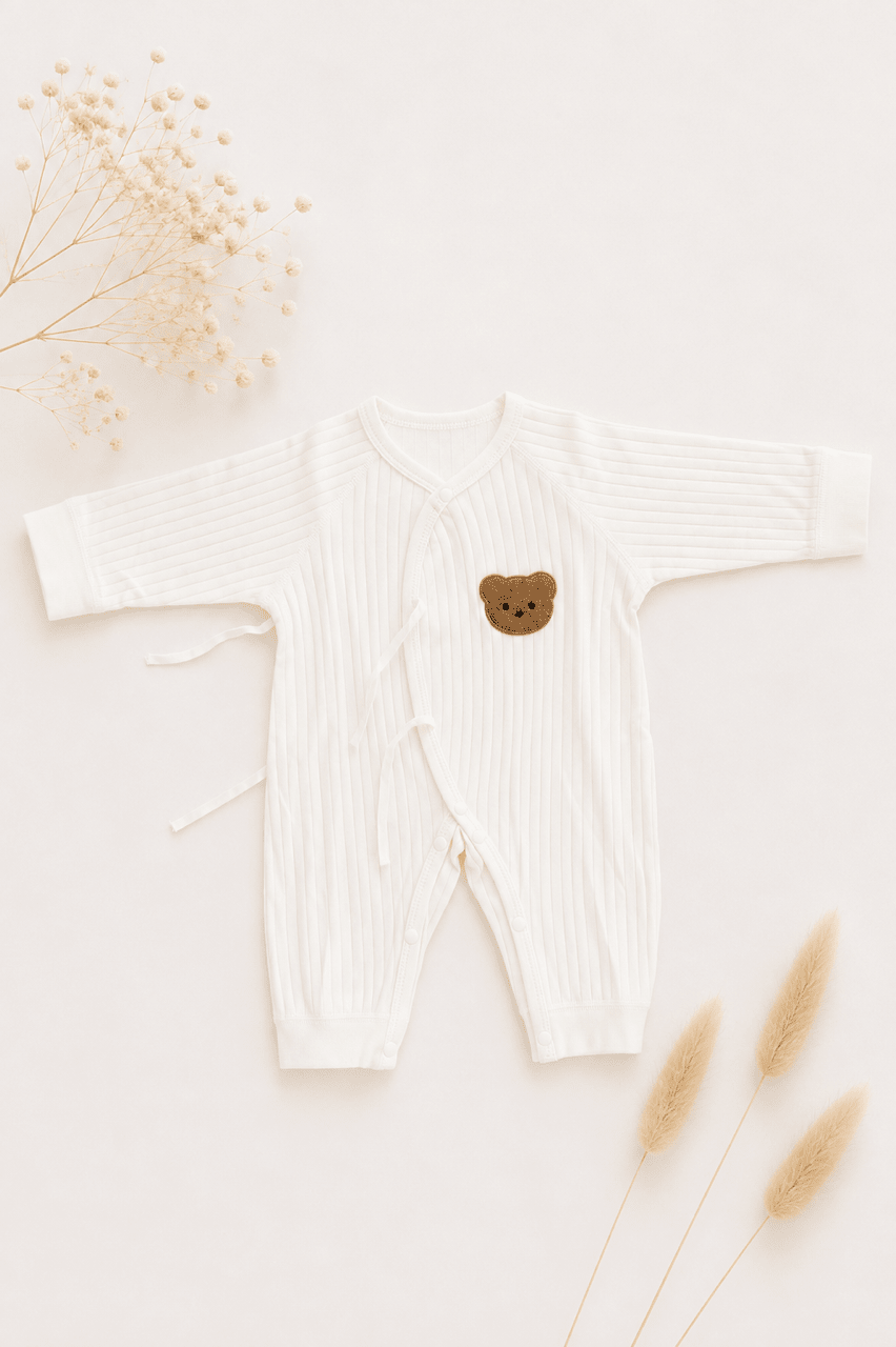 Babybody mit Bärchen - Weiss - OYKAMI in a box