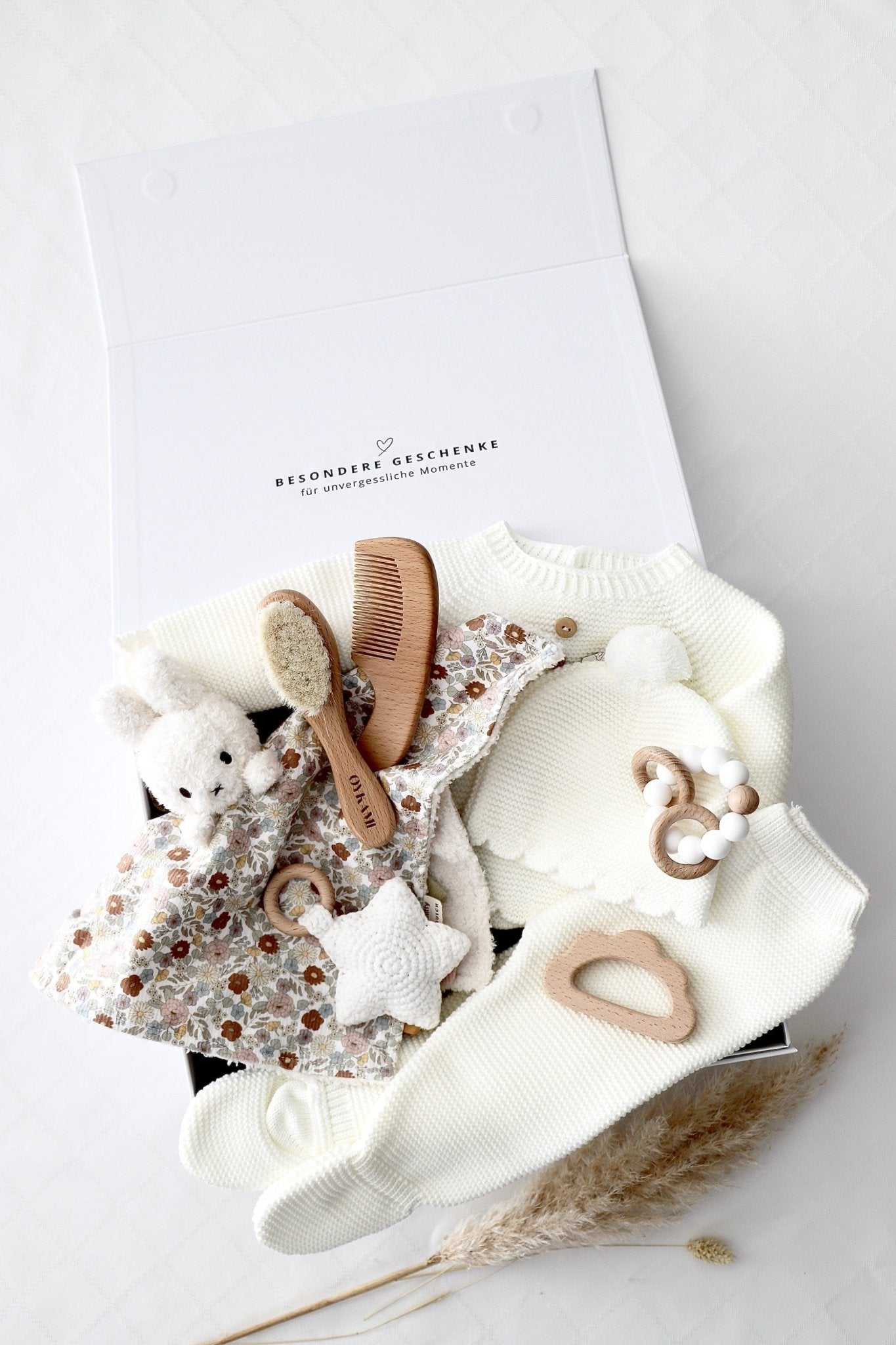 Babybox Siena Weiss Blumen - OYKAMI in a box