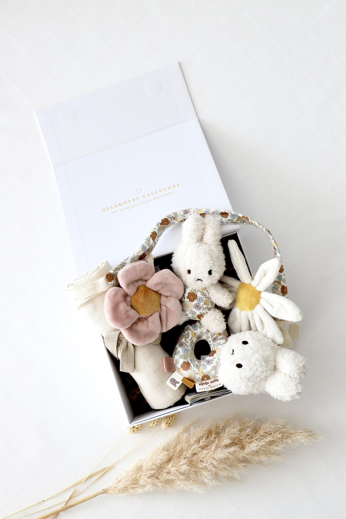 Box Miffy Unterwegs Flowers Beige - OYKAMI in a box