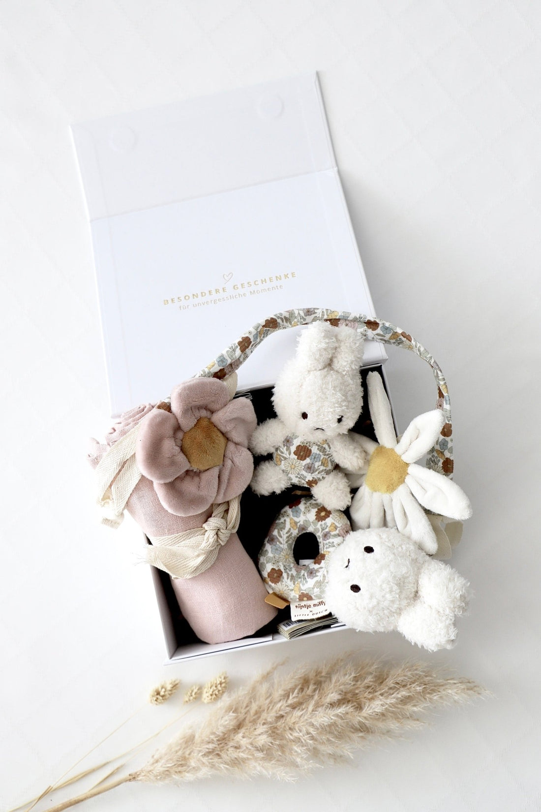 Box Miffy Unterwegs Flowers Rosa - OYKAMI in a box