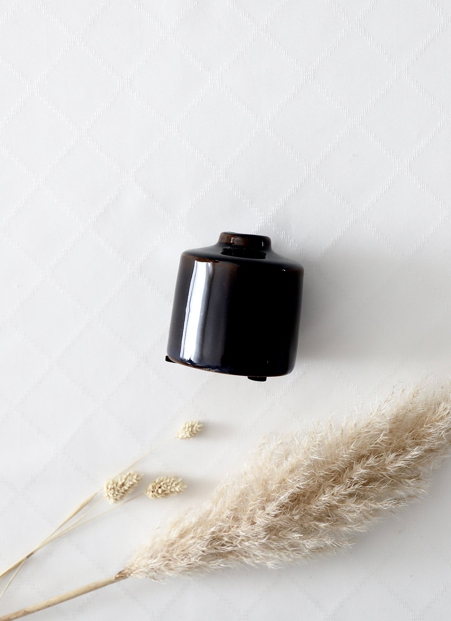 Dunkler Kerzenhalter - OYKAMI in a box