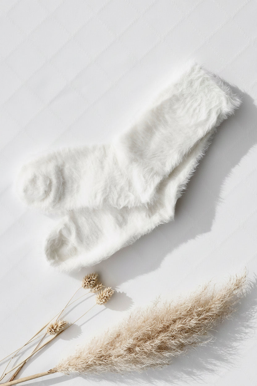 Flauschige Socken – Weiss - OYKAMI in a box