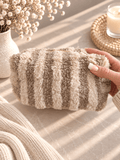 Flauschiges Necessaire – Beige gestreift - OYKAMI in a box