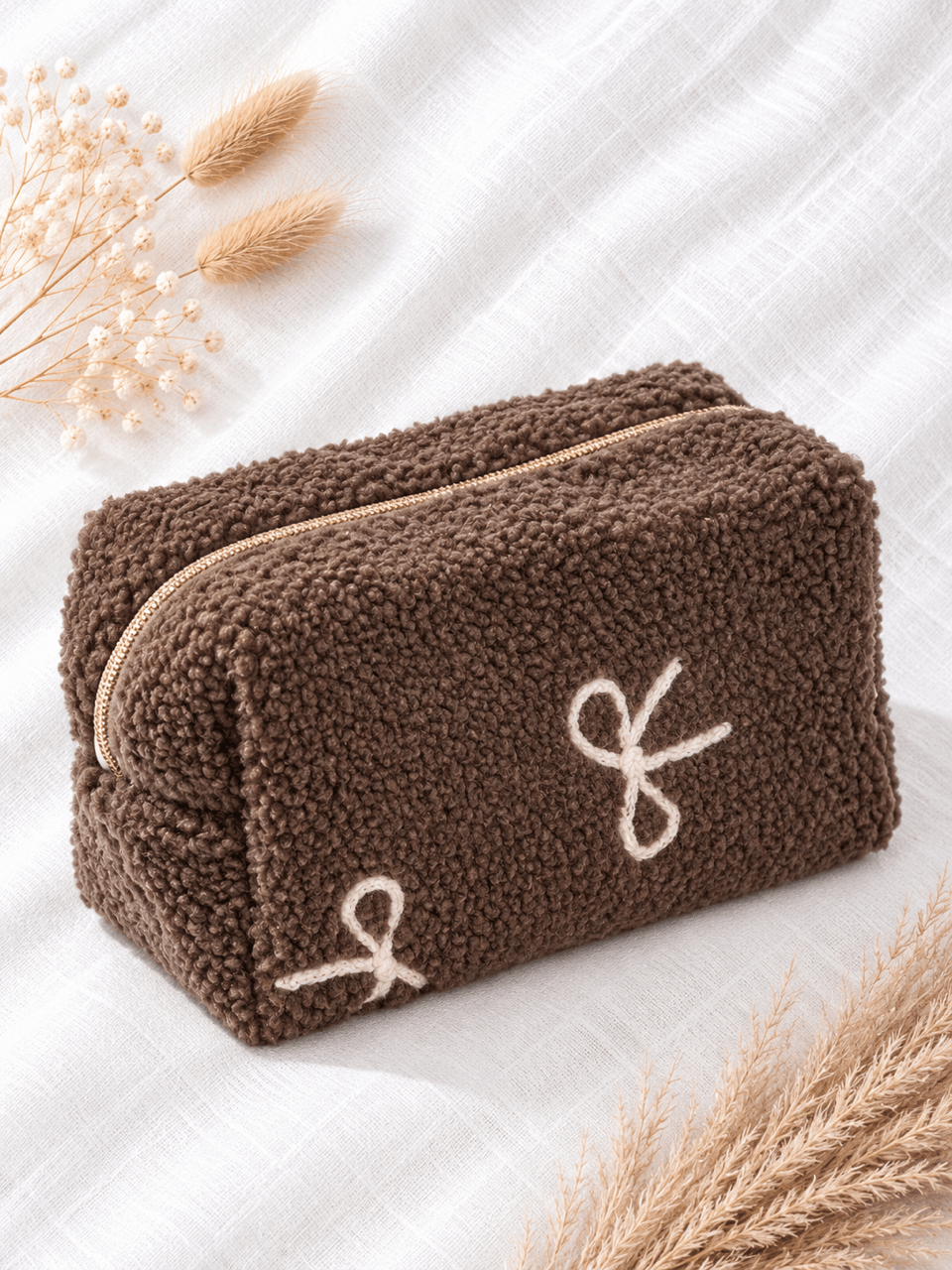 Flauschiges Necessaire mit Schleifen – Schokobraun - OYKAMI in a box