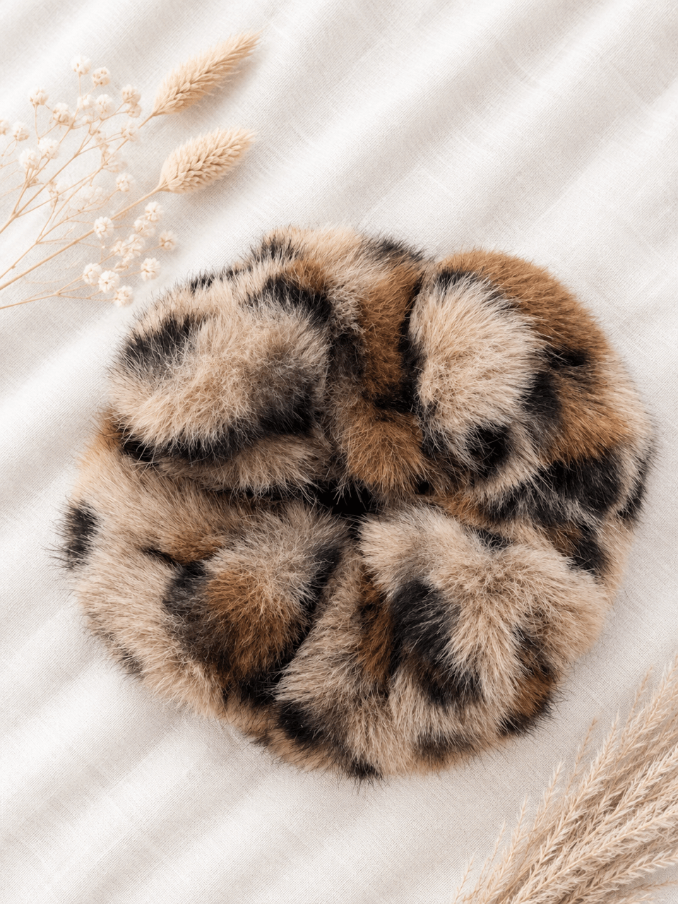 Flauschiges Scrunchie Leo - OYKAMI in a box