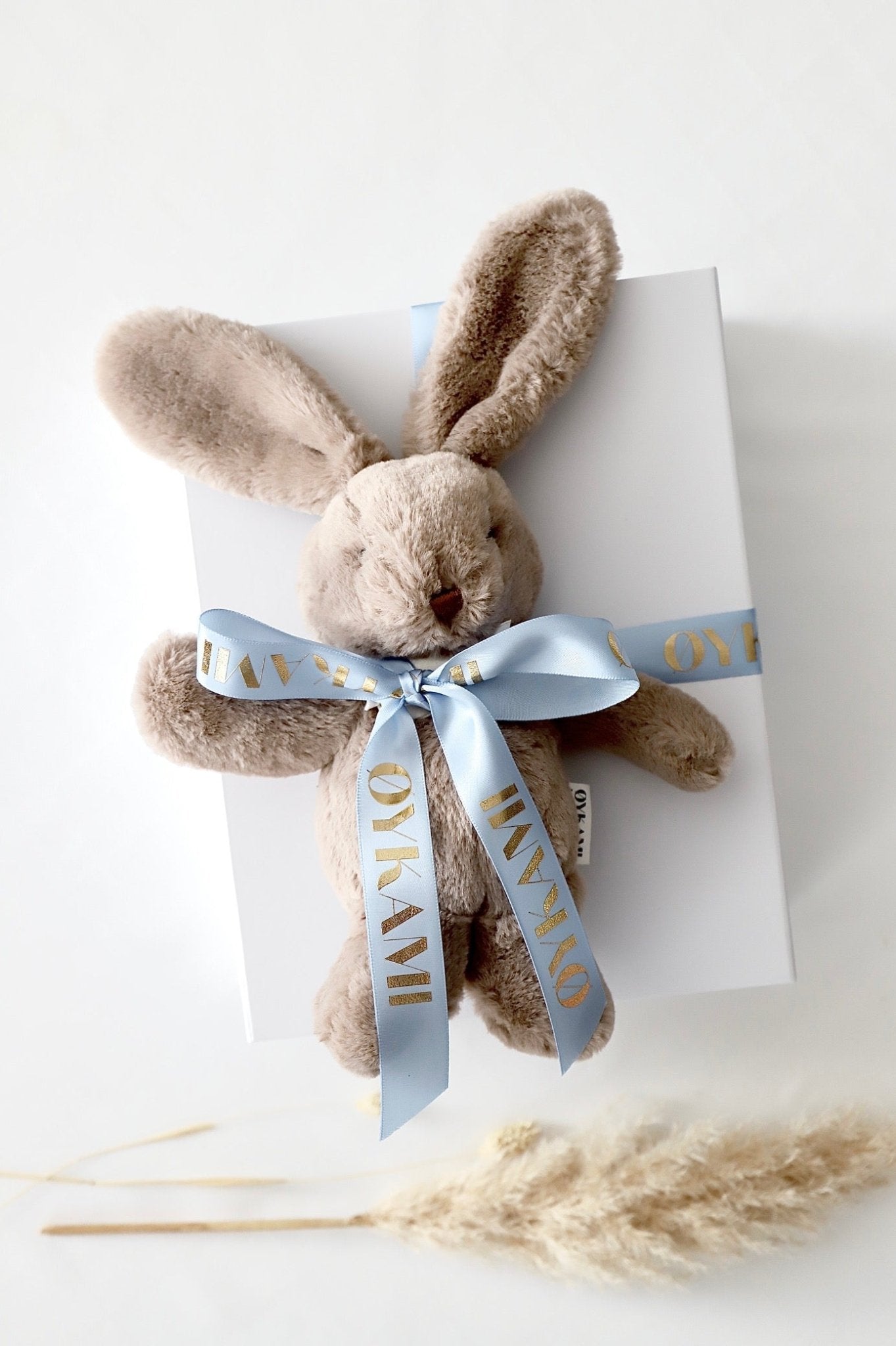 Geschenkband mit Hase - oder Eisbär - Kuscheltier - OYKAMI in a box