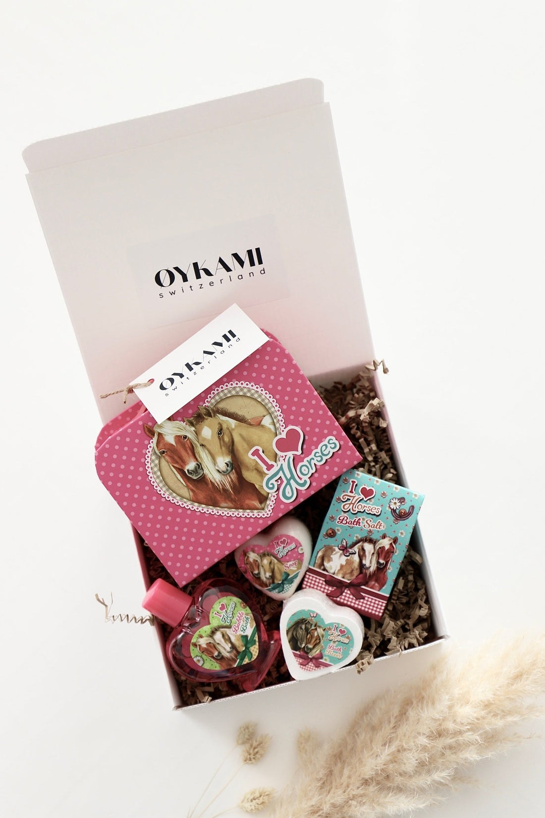 Geschenkbox Mädchen "I love horses" mit Koffer - OYKAMI in a box