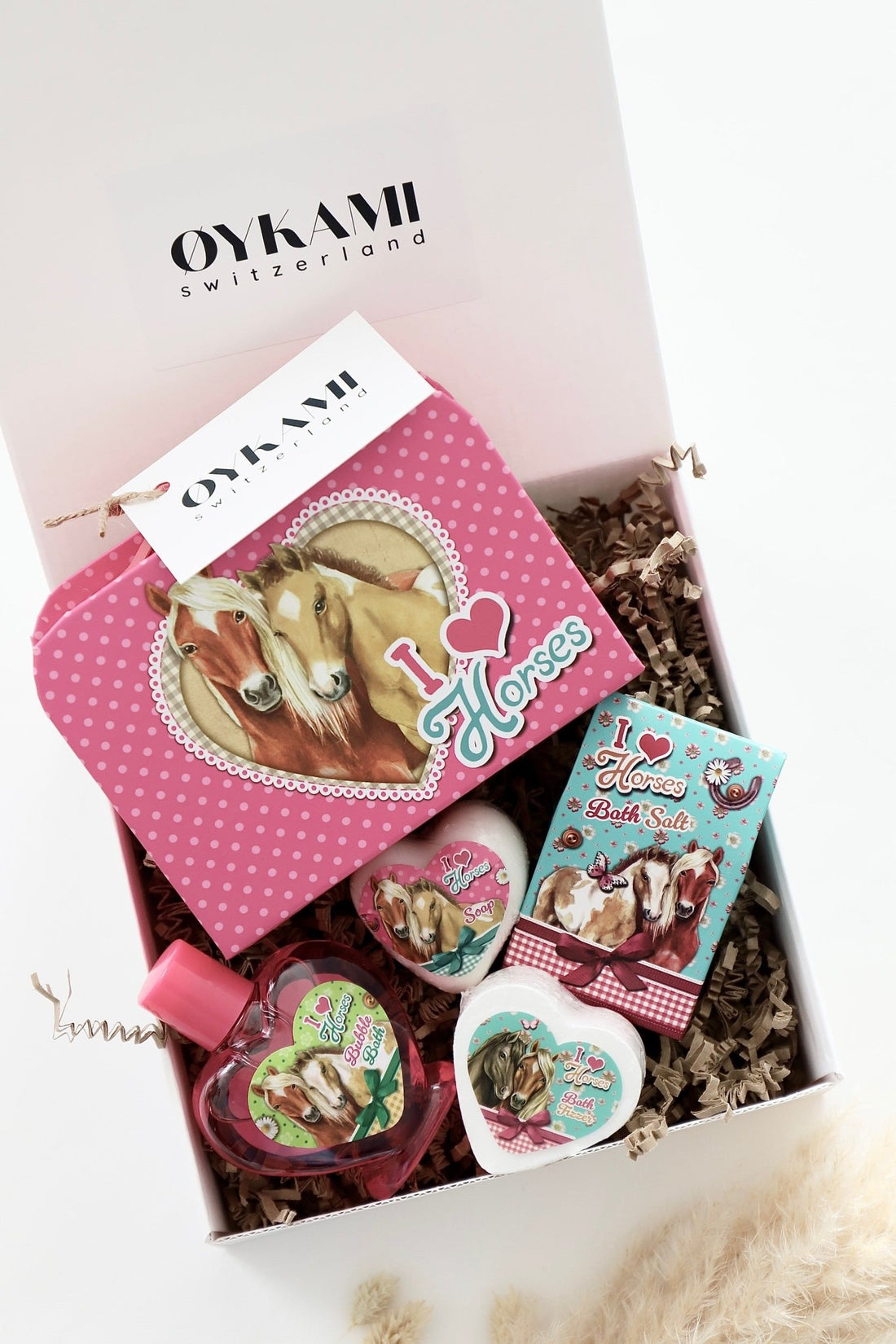 Geschenkbox Mädchen "I love horses" mit Koffer - OYKAMI in a box