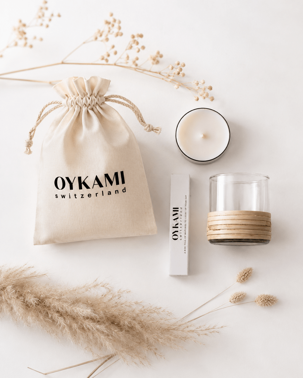 Geschenkset - Kerze im Glas mit Holzdetail & OYKAMI Baumwollbeutel - OYKAMI in a box