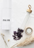 Geschenkset Wasserflasche mit Steinen - Ametist - OYKAMI in a box