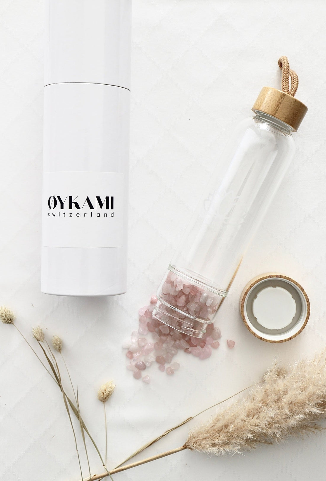 Geschenkset Wasserflasche mit Steinen - Rosenquarz - OYKAMI in a box