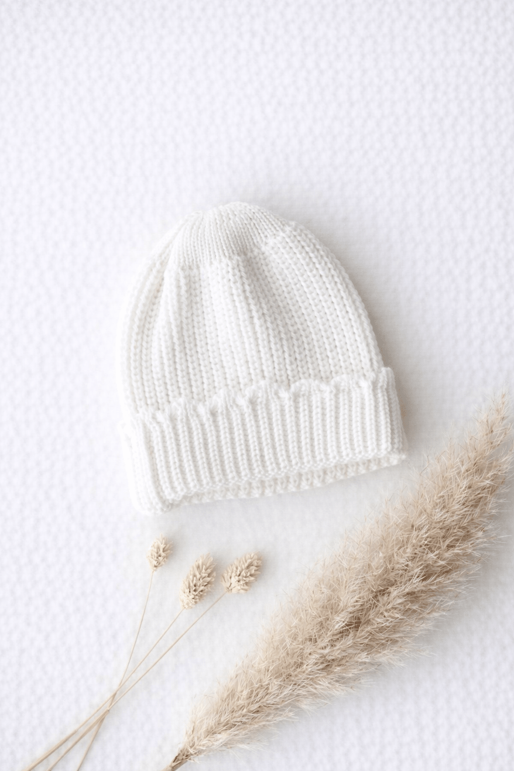 Gestrickte Mütze weiss - OYKAMI in a box
