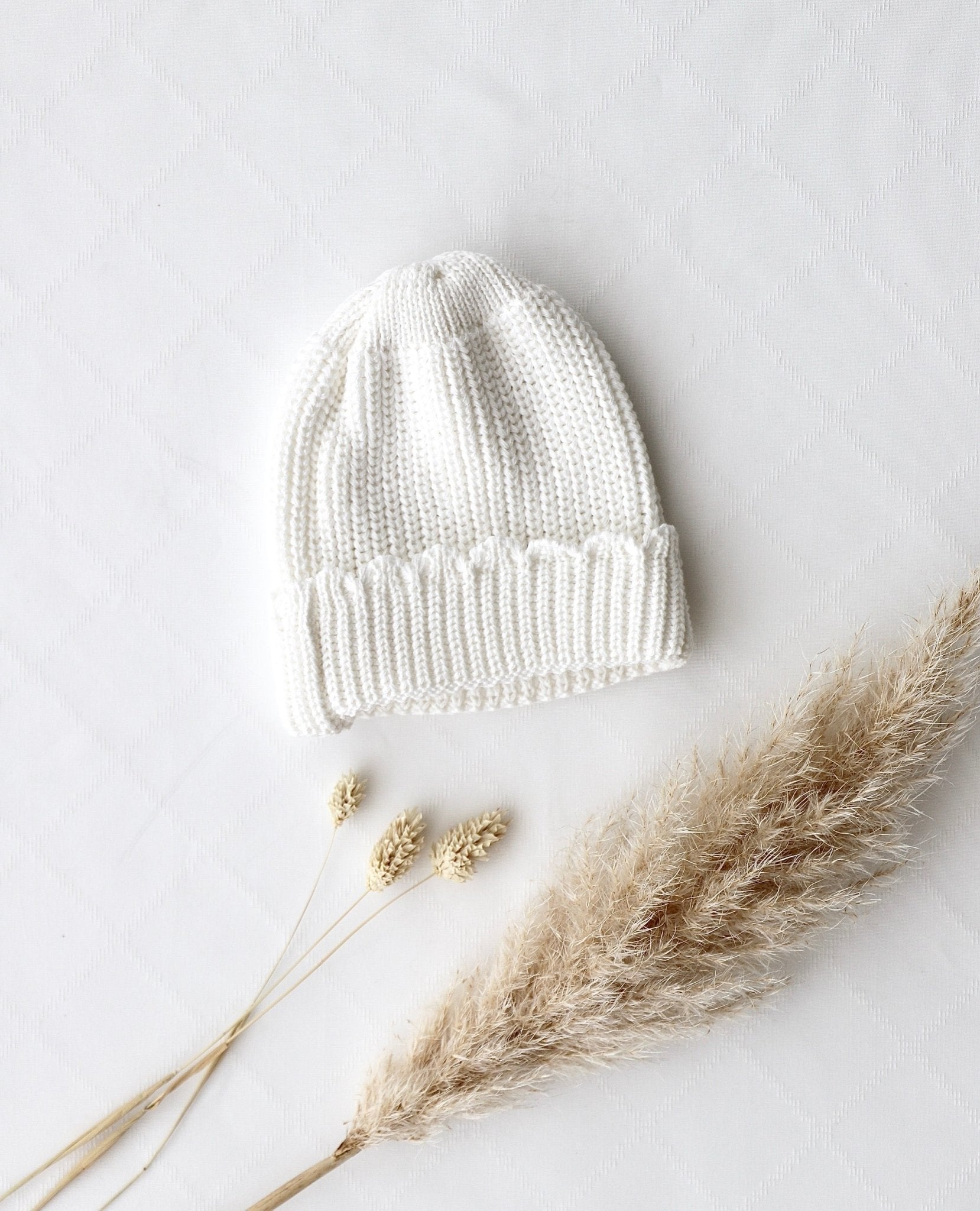 Gestrickte Mütze weiss - OYKAMI in a box