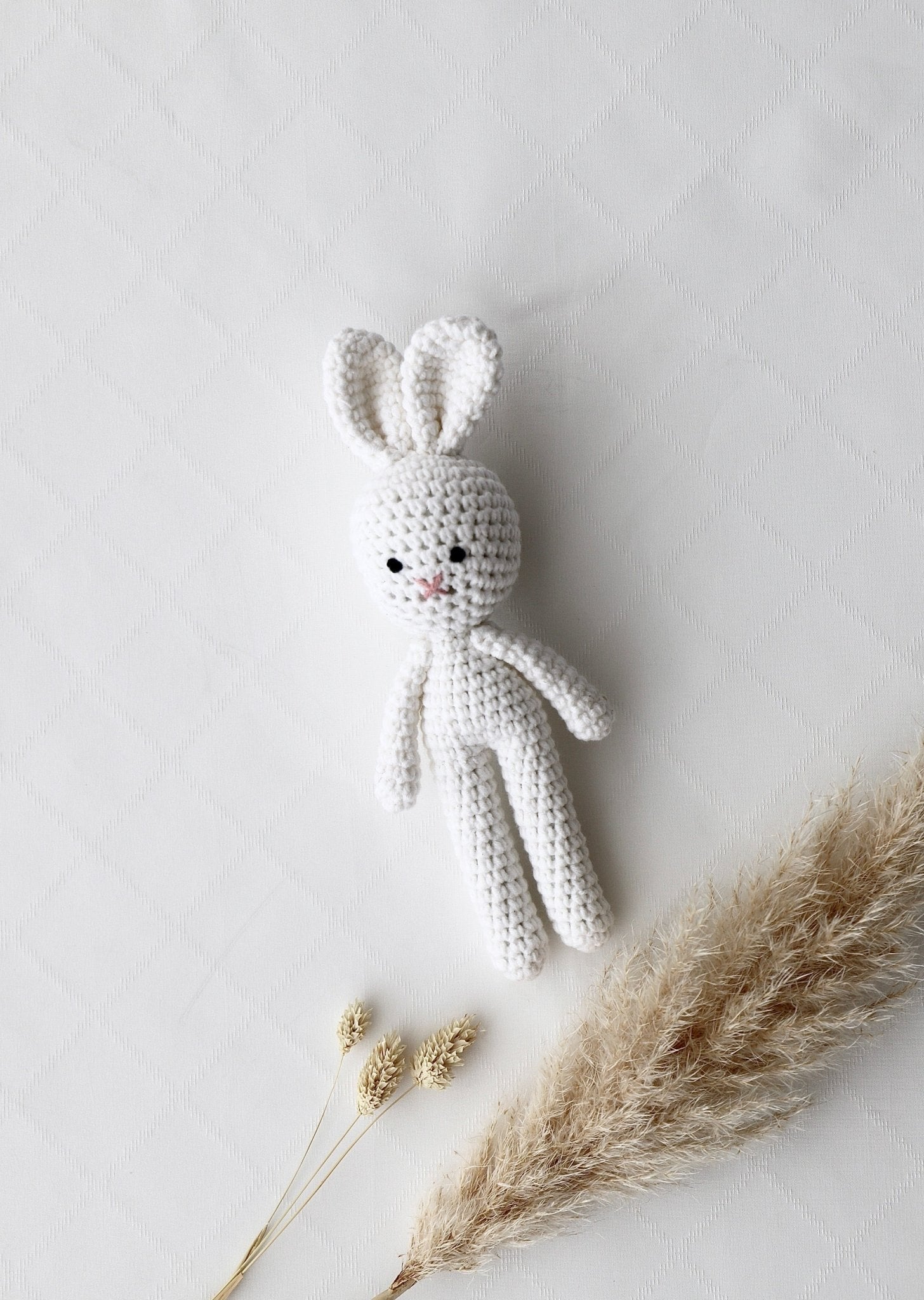 Gestrickter Hase Weiss - OYKAMI in a box