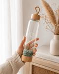 Glas Trinkflasche mit Edelsteinen - Aventurin - OYKAMI in a box