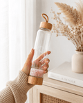 Glas Trinkflasche mit Edelsteinen - Rosenquarz - OYKAMI in a box