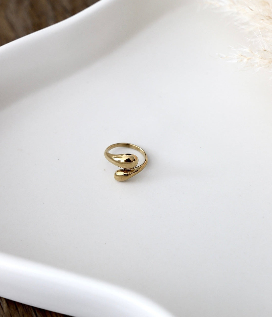Goldener Ring – Tropfenform Offen - OYKAMI in a box
