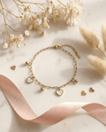 Goldenes Armband mit kleinen Herzen & Kugeln - OYKAMI in a box