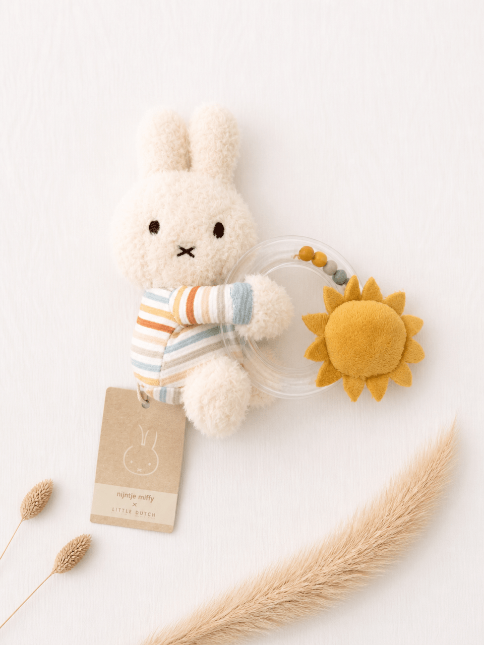 Greifspielzeug Miffy mit Blume Blau - OYKAMI in a box