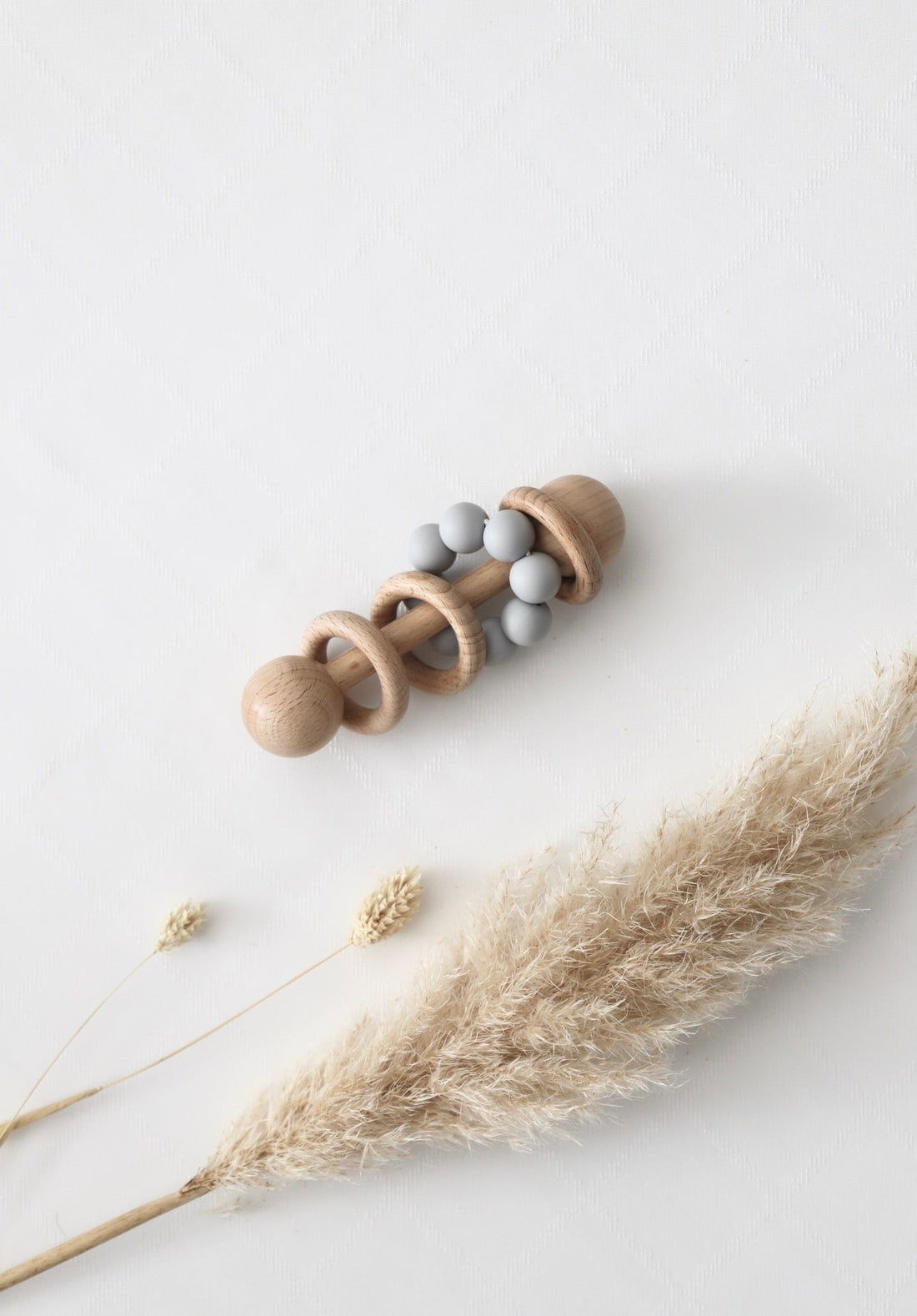 Holz - Greifling mit Silikonperlen Blau - OYKAMI in a box