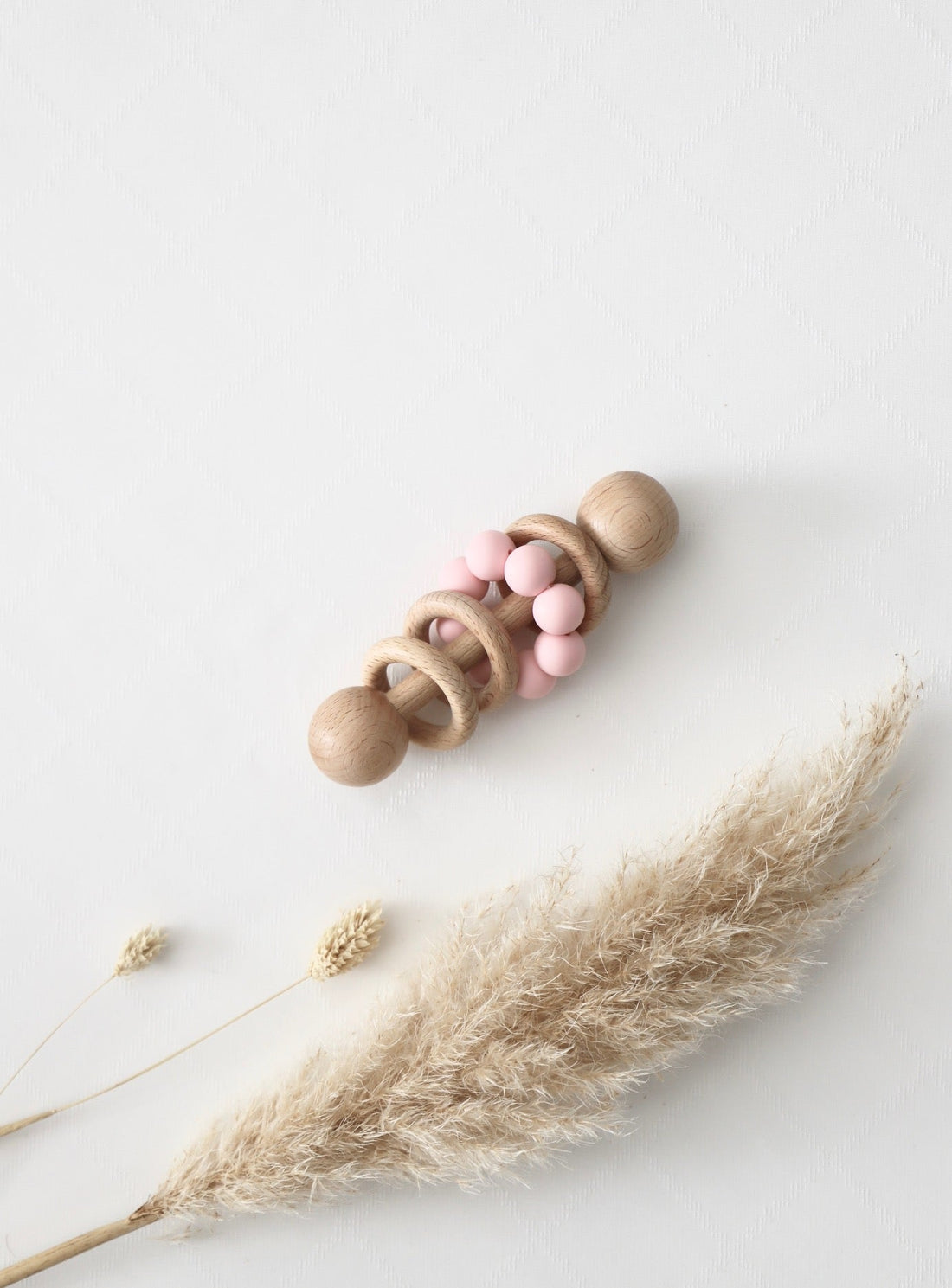 Holz - Greifling mit Silikonperlen Rosa - OYKAMI in a box