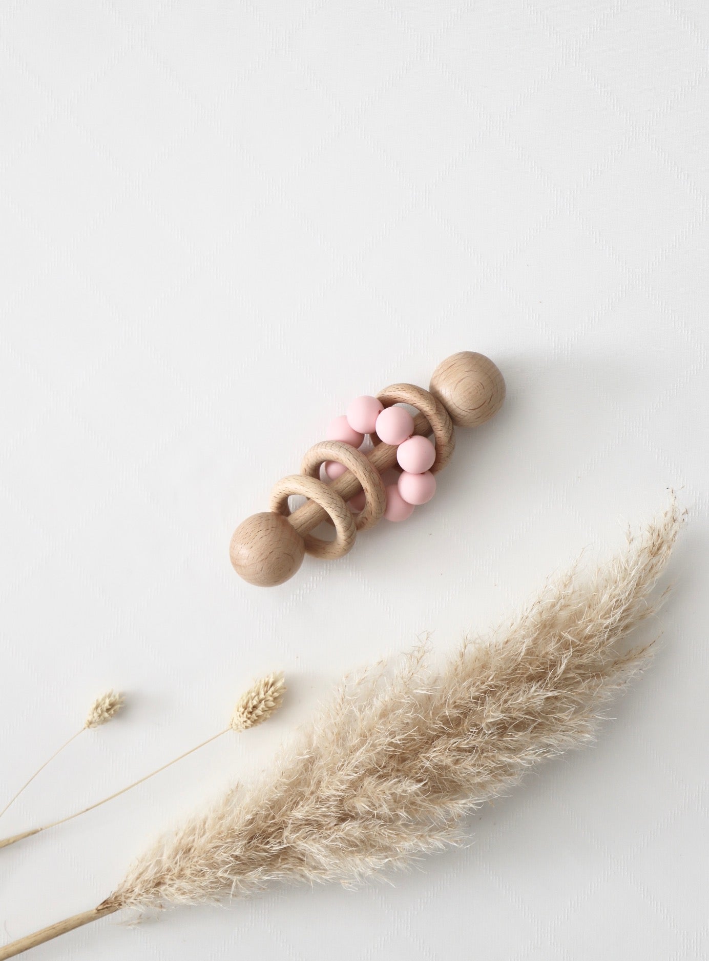 Holz - Greifling mit Silikonperlen Rosa - OYKAMI in a box