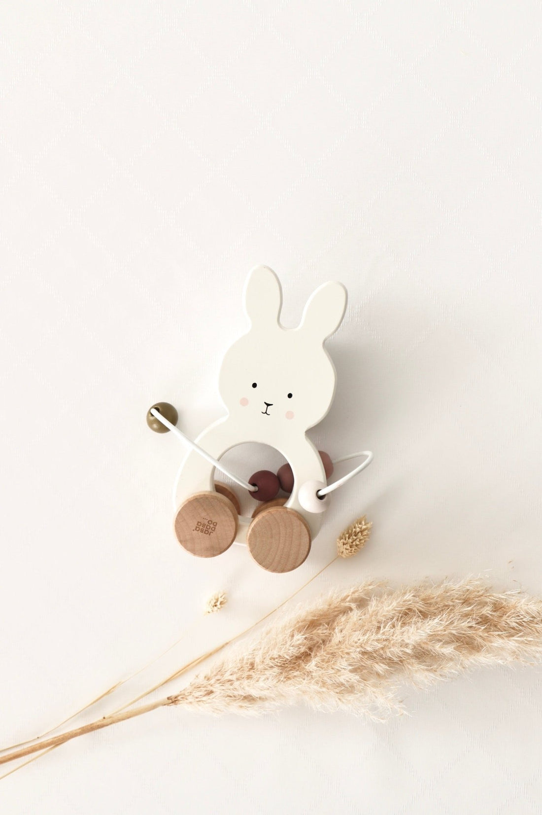 Holzspielzeug Hase mit Perlen - OYKAMI in a box