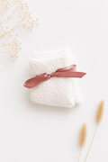 Kuschelsocken Weiss mit dunkelrosa Band - OYKAMI in a box