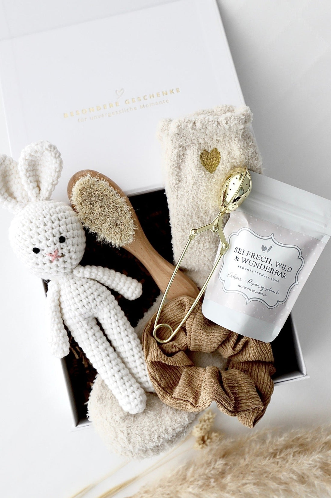 Mama - Baby Geschenkbox „Selma“ Hase - OYKAMI in a box