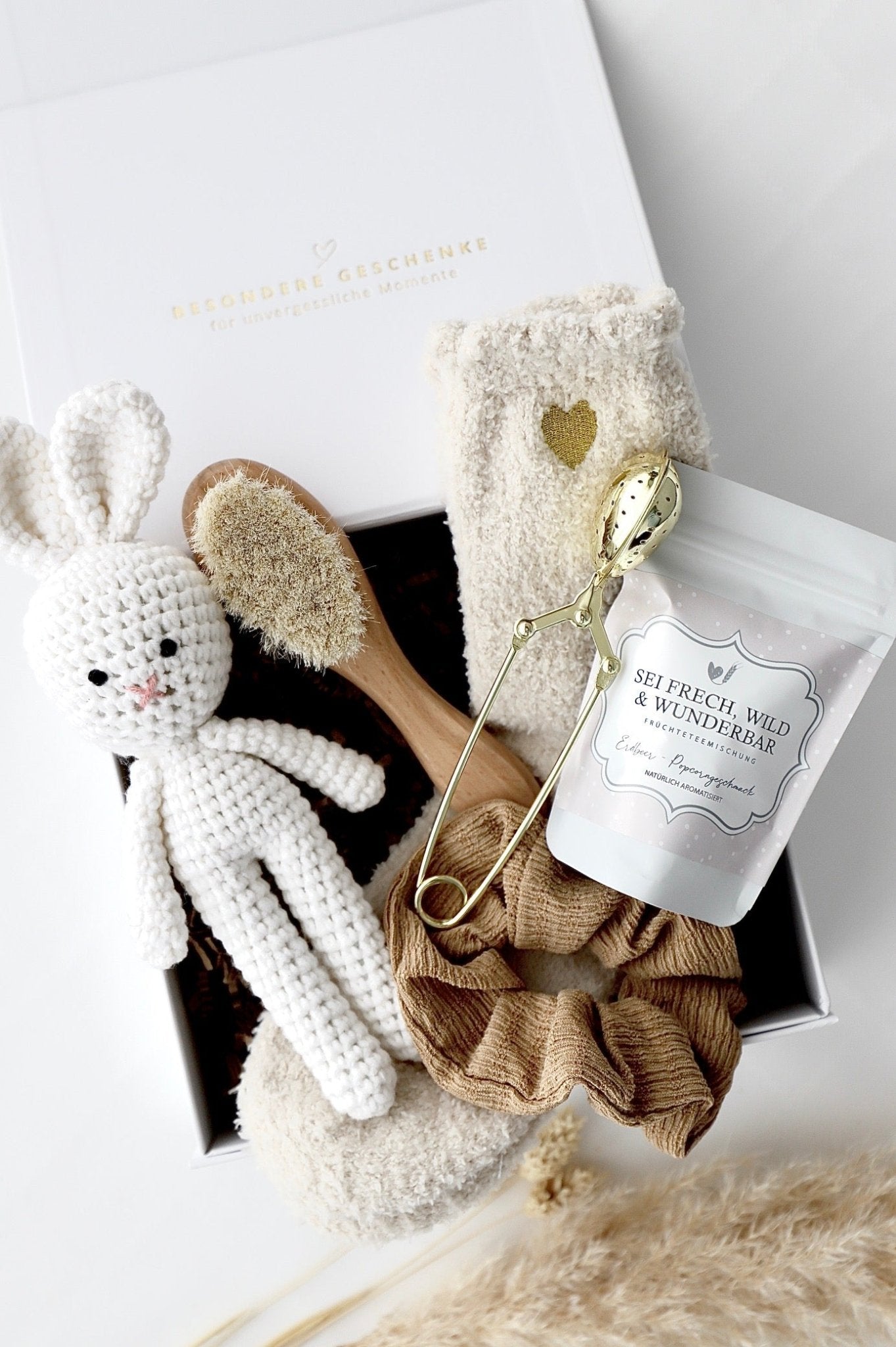 Mama - Baby Geschenkbox „Selma“ Hase - OYKAMI in a box