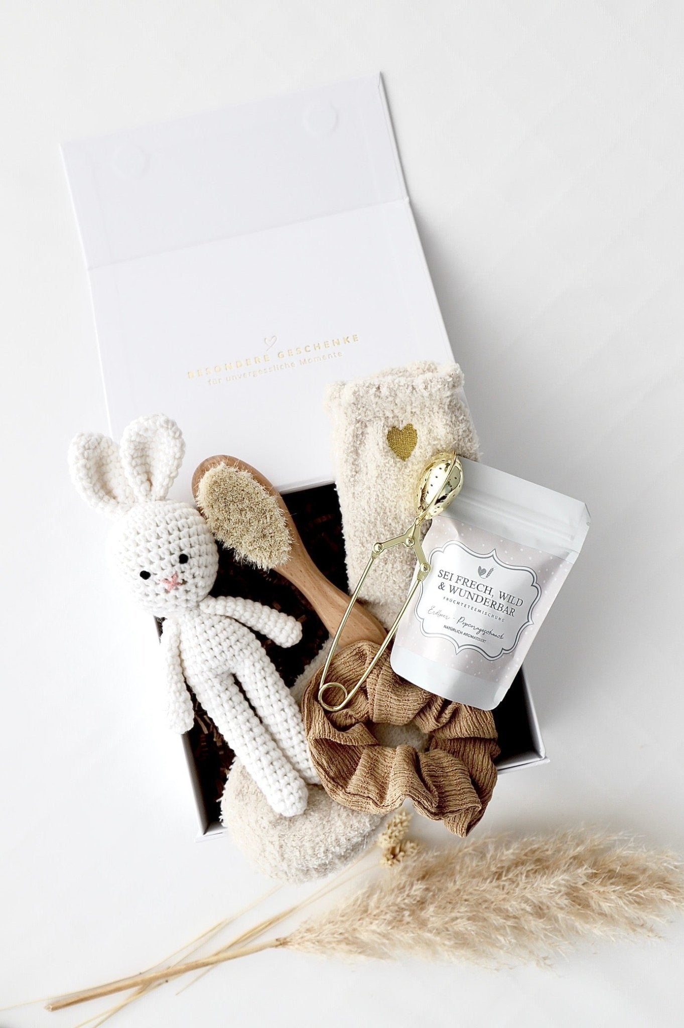 Mama - Baby Geschenkbox „Selma“ Hase - OYKAMI in a box