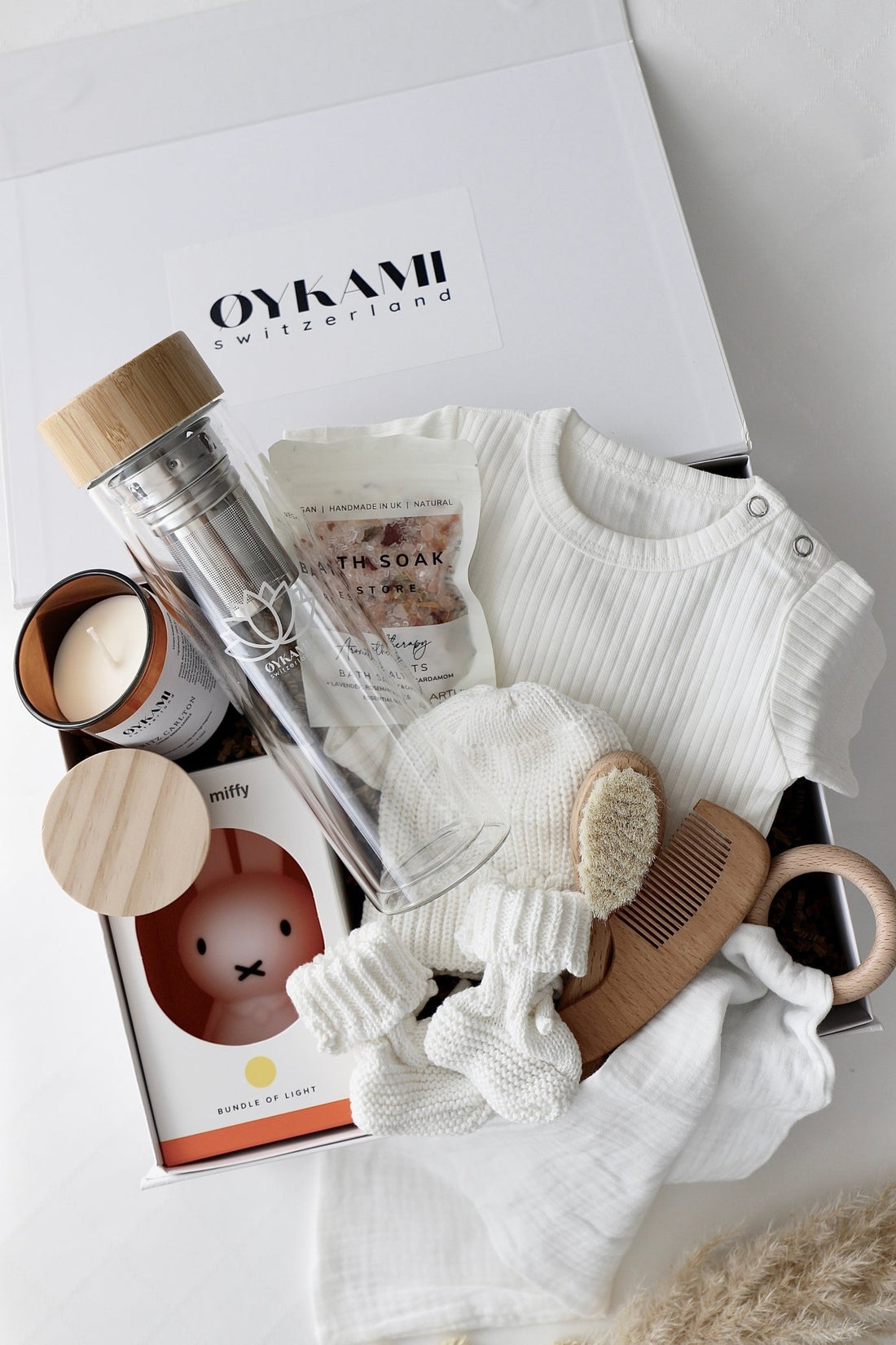 Mama & Baby Geschenkbox Weiss "Lugano" Miffy - Teeflasche - OYKAMI in a box