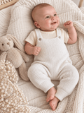 OYKAMI Baby Strick Set Latzhose – Weiss - OYKAMI in a box
