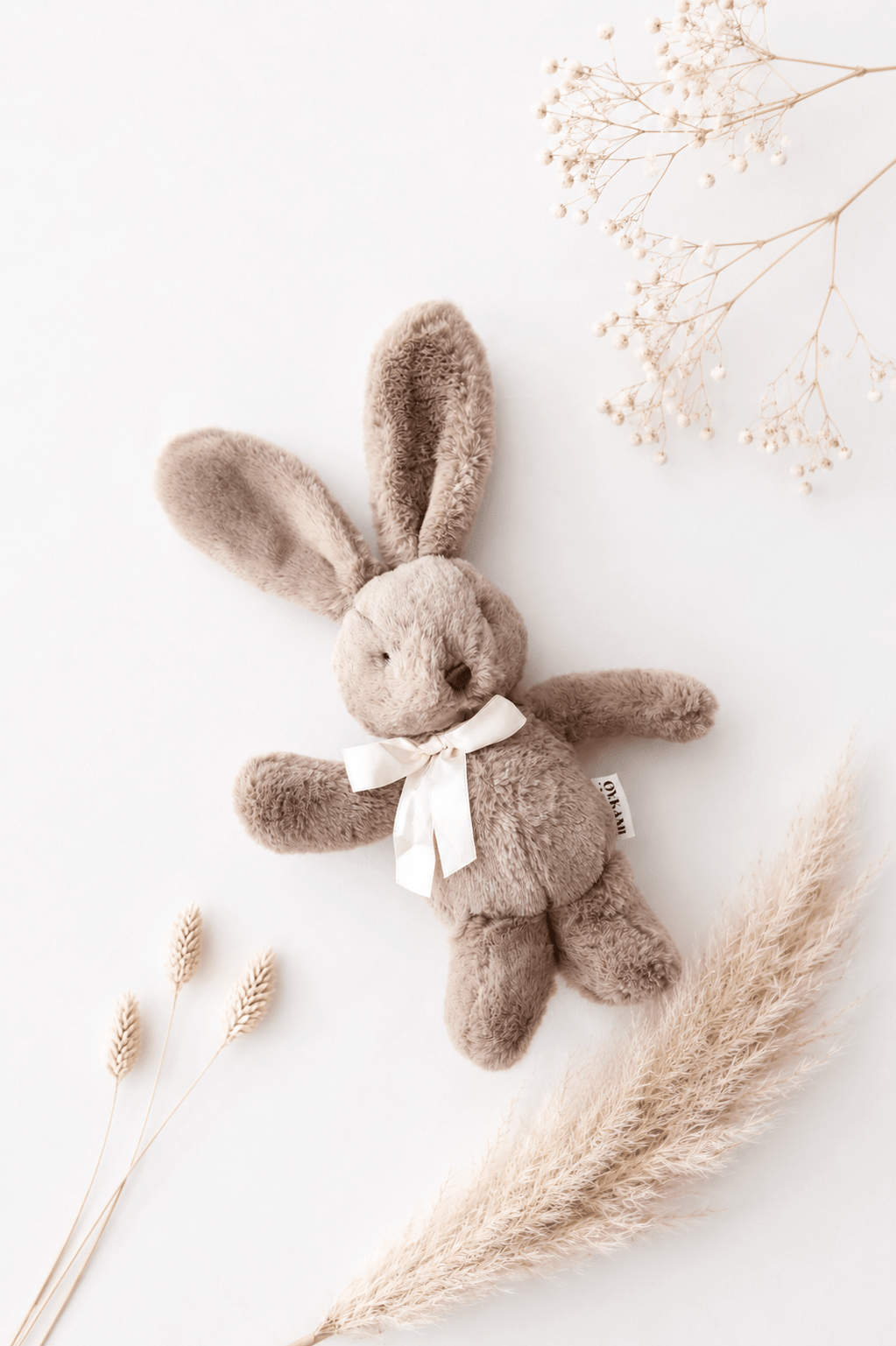 Plüsch-Hase Braun mit weisser Schleife - OYKAMI in a box