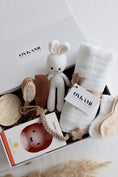 Load image into Gallery viewer, Baby Geschenkbox Neutrale Farben "Reykjavik" mit Miffy Nachtlicht
