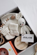 Bild in Galerie-Betrachter laden, Baby Geschenkbox Neutrale Farben "Savannah" mit Miffy Nachtlicht
