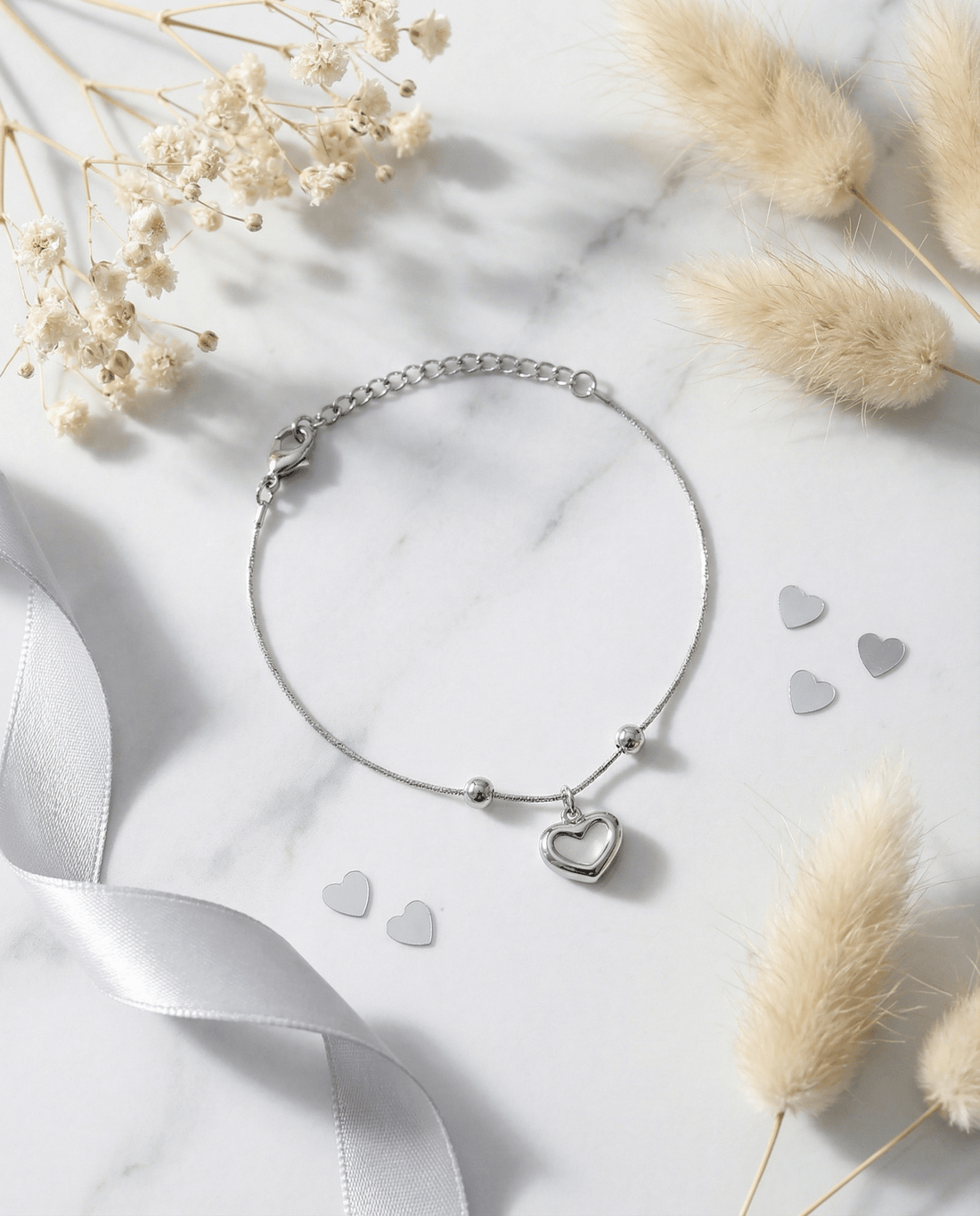 Silberfarbenes Armband mit Herzanhänger - OYKAMI in a box