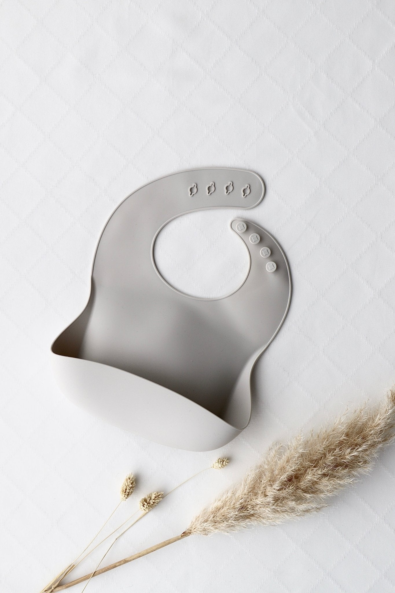 Silikon - Lätzchen grau - OYKAMI in a box