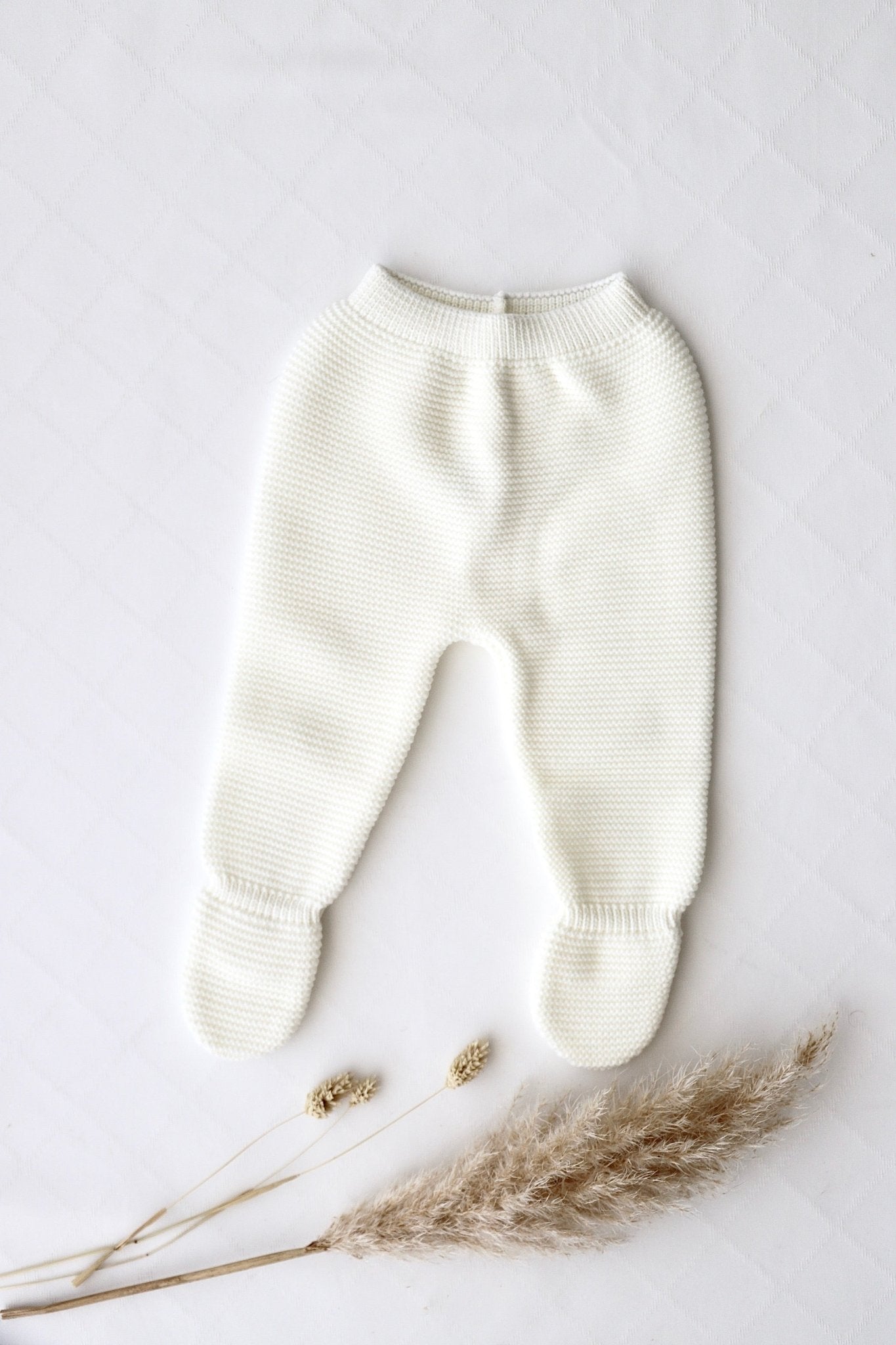 Strickhose mit Fuss Weiss - OYKAMI in a box