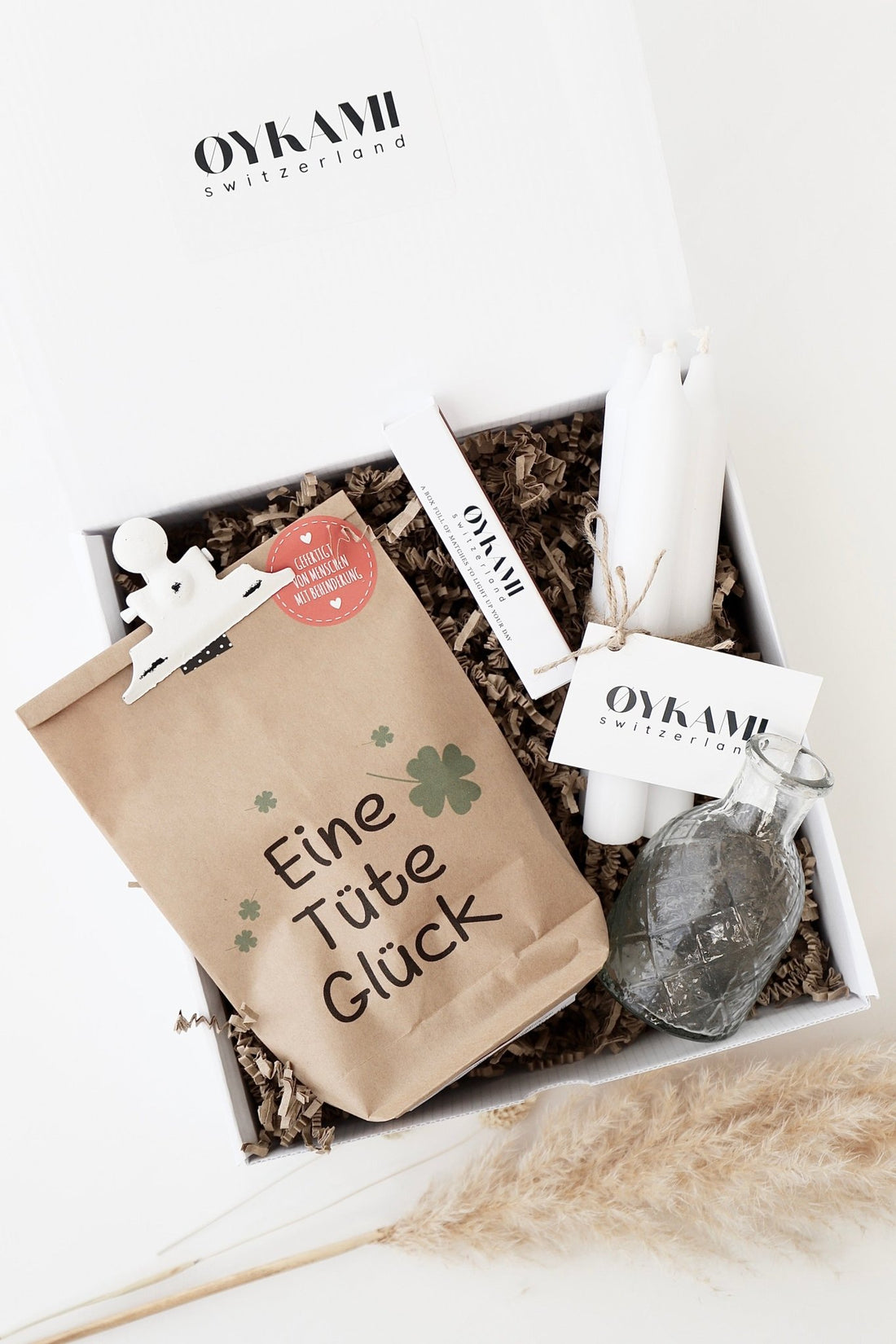 Überraschungs Geschenkbox "Eine Tüte Glück" - mit Kleeblatt und Glücksbringer - OYKAMI in a box