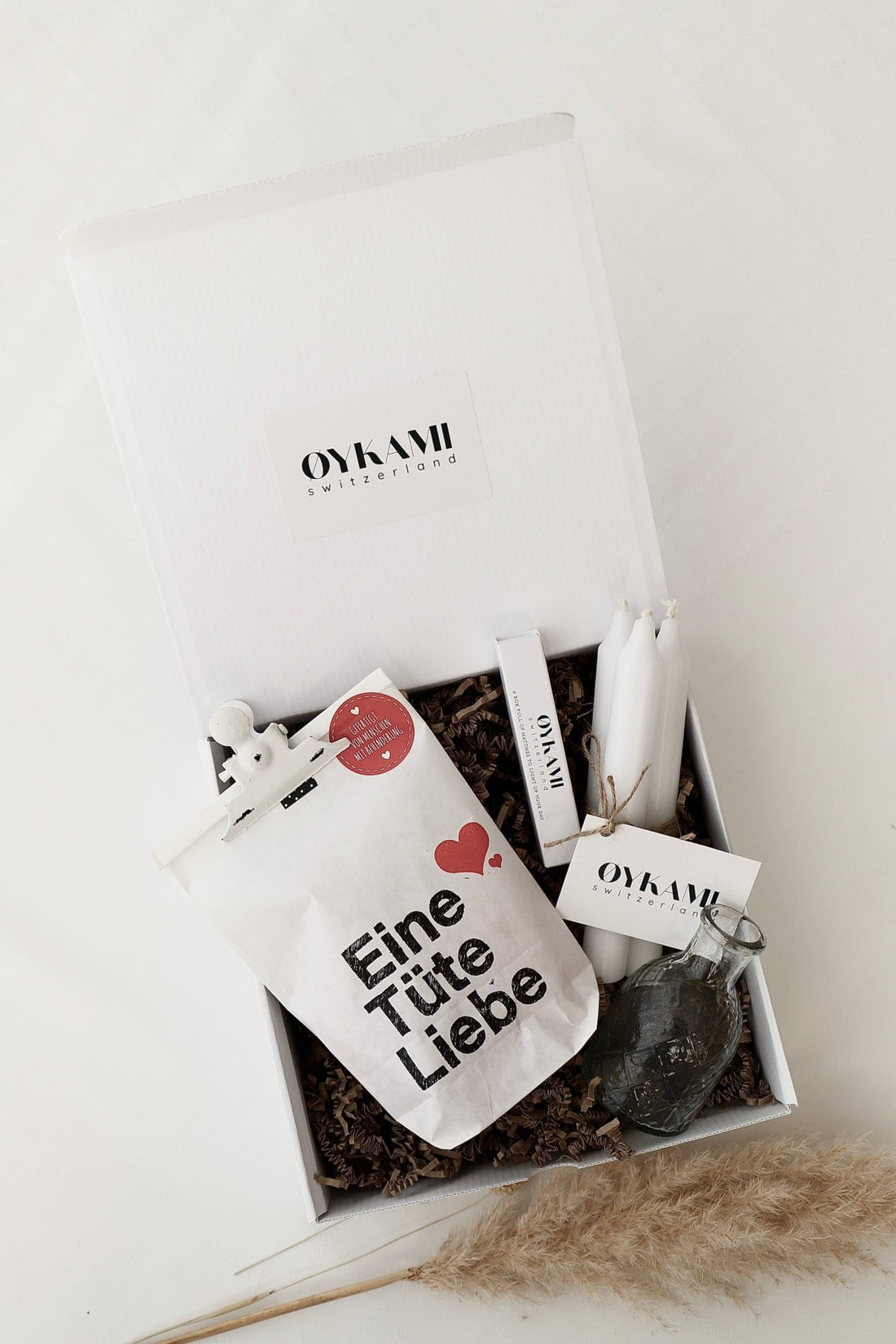 Überraschungs Geschenkbox "Eine Tüte Liebe" - Wundertüte für extra viel Liebe - OYKAMI in a box