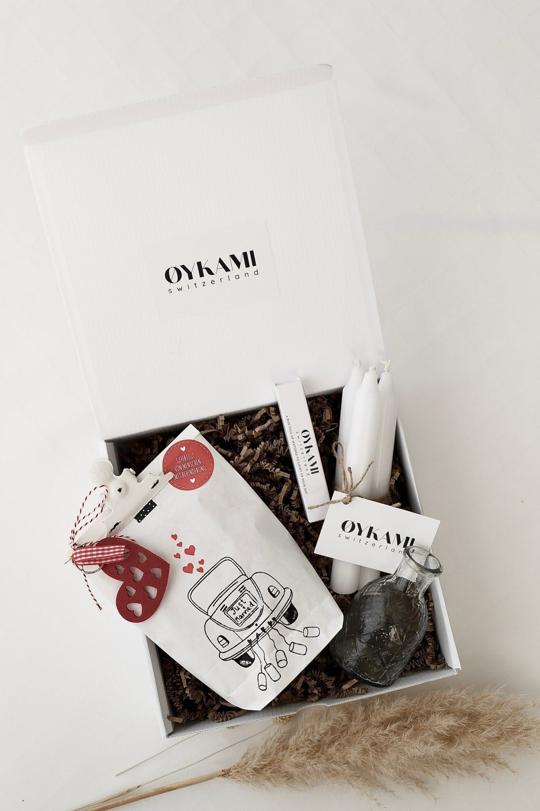 Überraschungs Geschenkbox "Just Married" - Wundertüte mit Herz - OYKAMI in a box