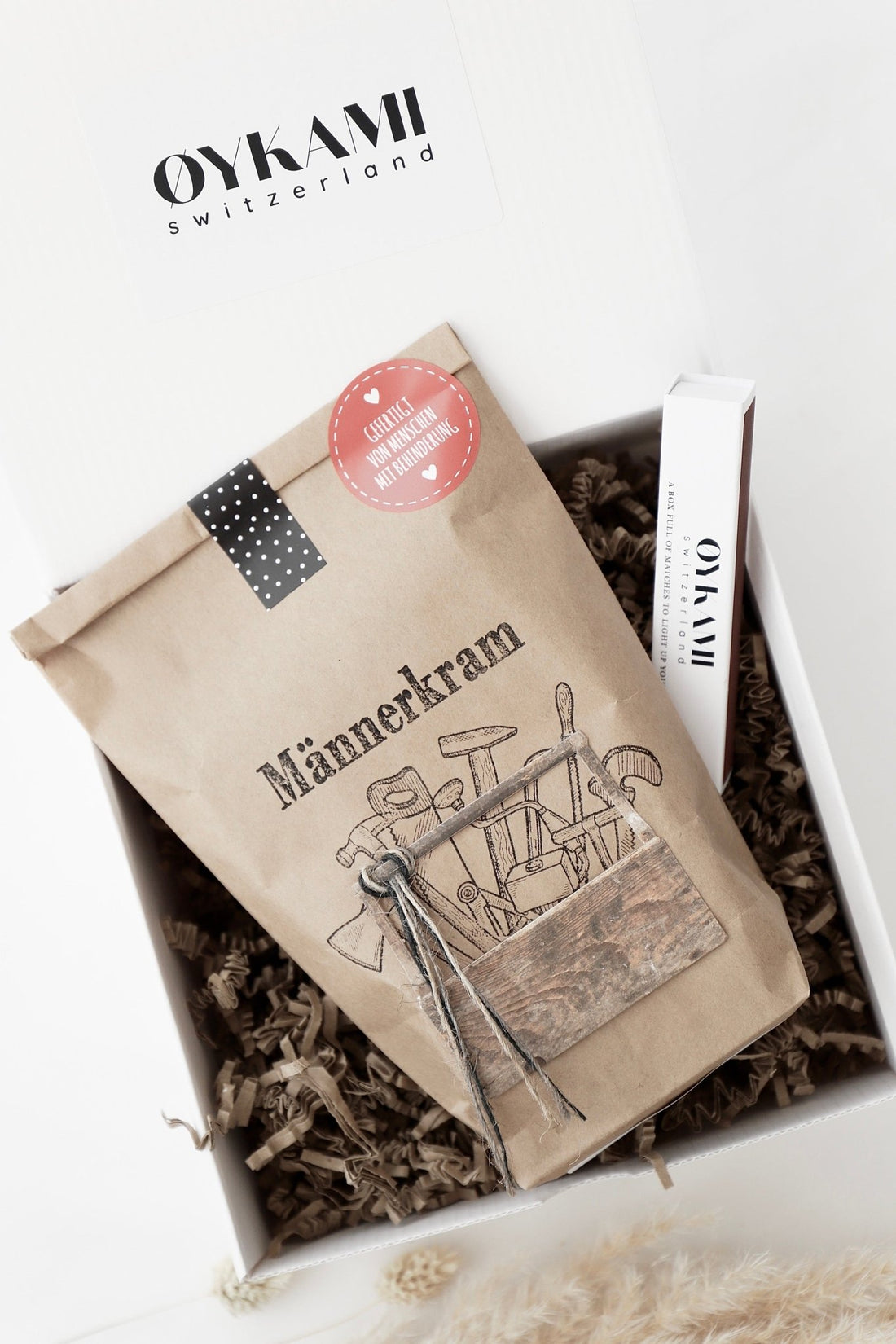 Überraschungs Geschenkbox "Männerkram" - Wundertüte für Männerabende - OYKAMI in a box