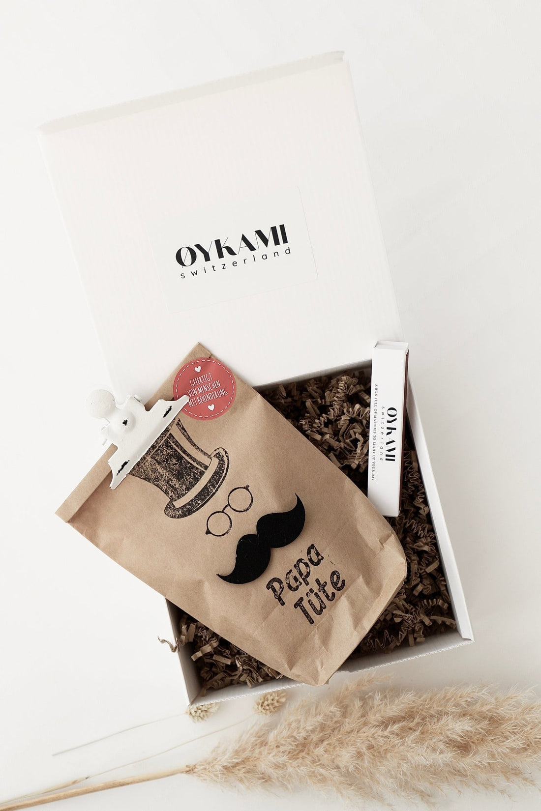 Überraschungs Geschenkbox "Papa Tüte" - Wundertüte mit Bart für den besten Papa - OYKAMI in a box