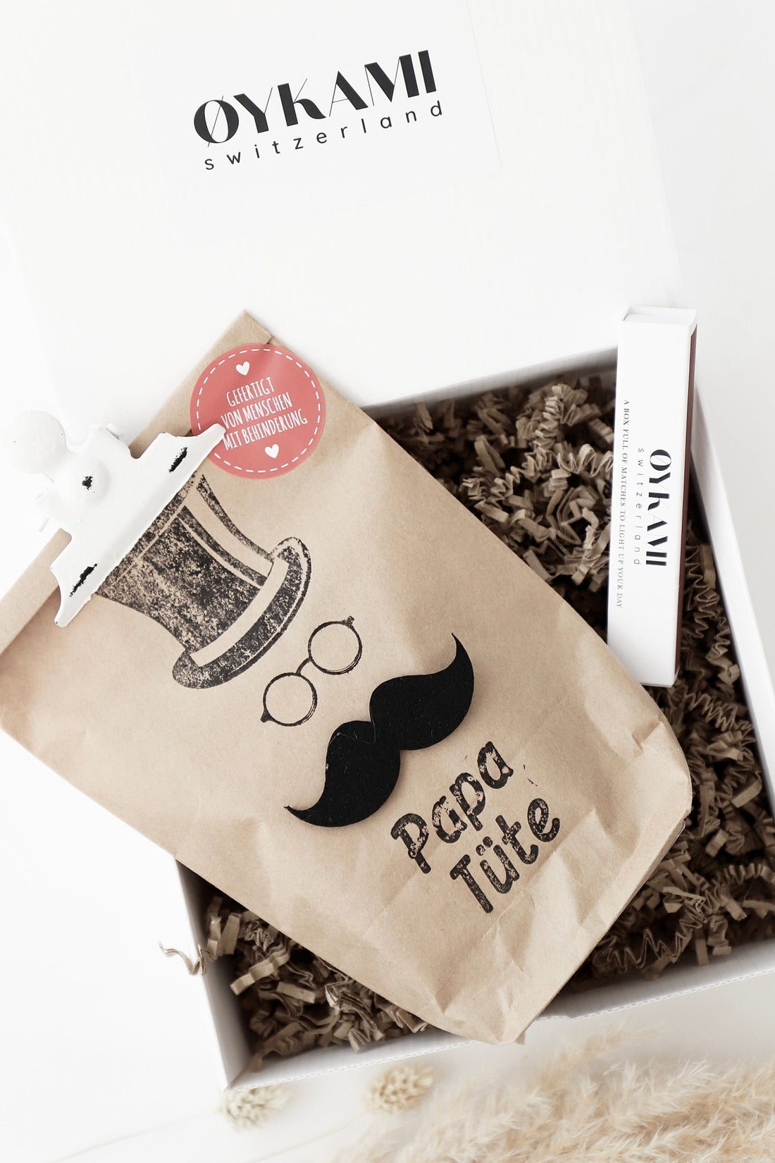 Überraschungs Geschenkbox "Papa Tüte" - Wundertüte mit Bart für den besten Papa - OYKAMI in a box